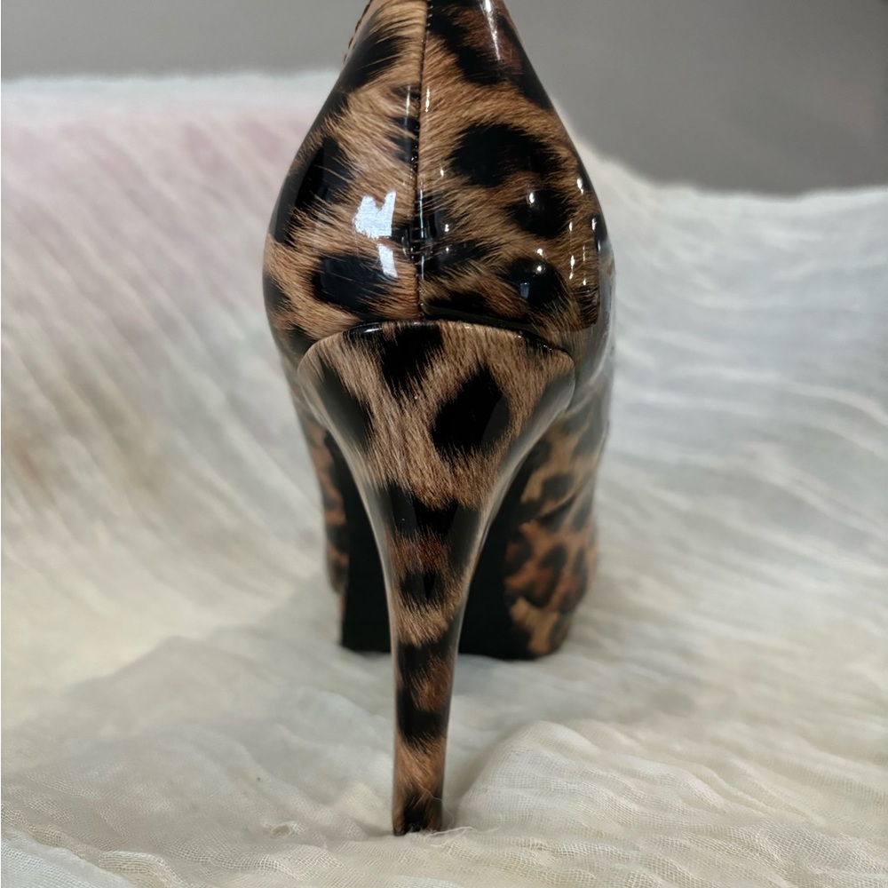 Leopard Print Hills Round Cushioned - image 3